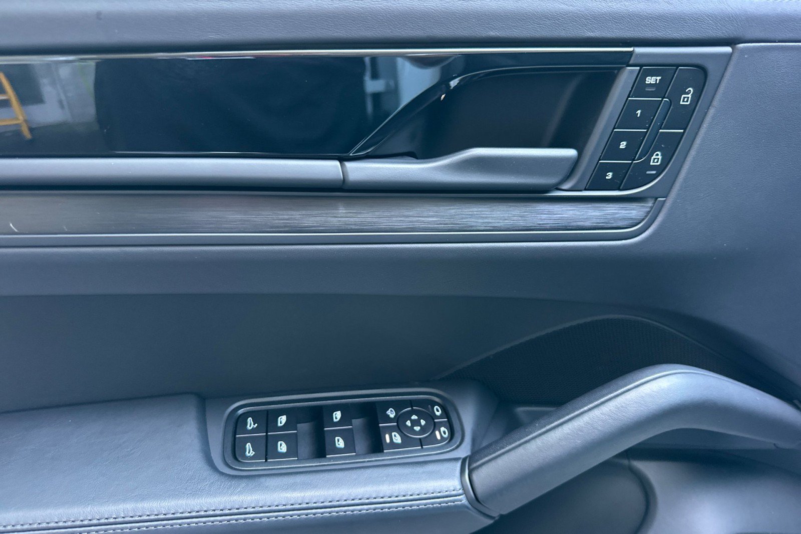Certified 2025 Porsche Cayenne GTS AWD/4WD image 12