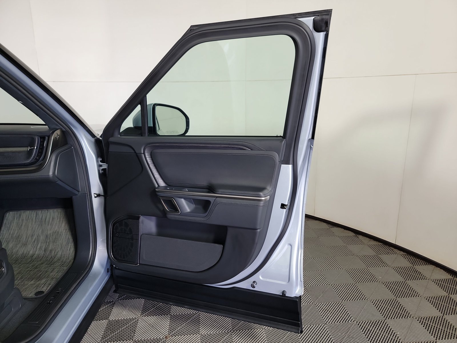 Used 2024 Rivian R1T Adventure Dual AWD/4WD image 18