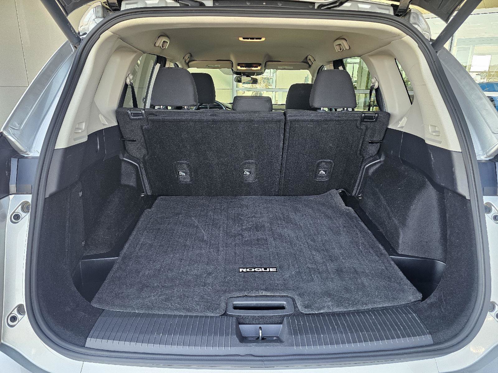 Used 2024 Nissan Rogue SV FWD image 15
