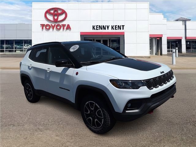 Used 2025 Jeep Compass Trailhawk AWD/4WD image 1