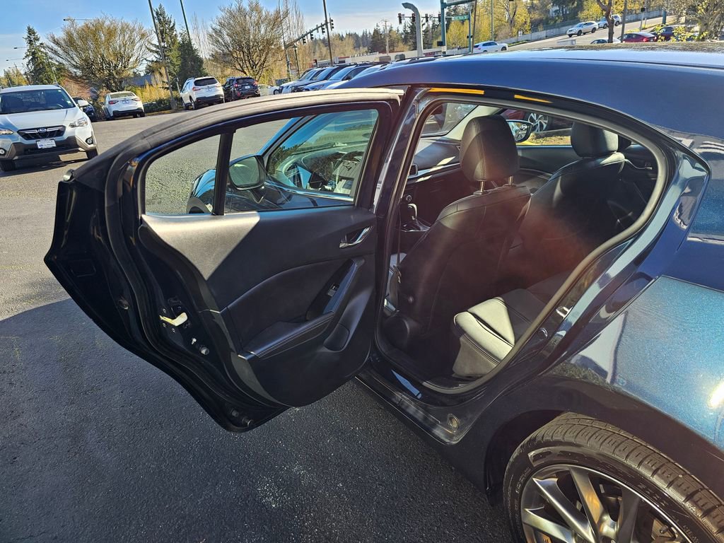 Used 2018 MAZDA MAZDA3 Touring image 15