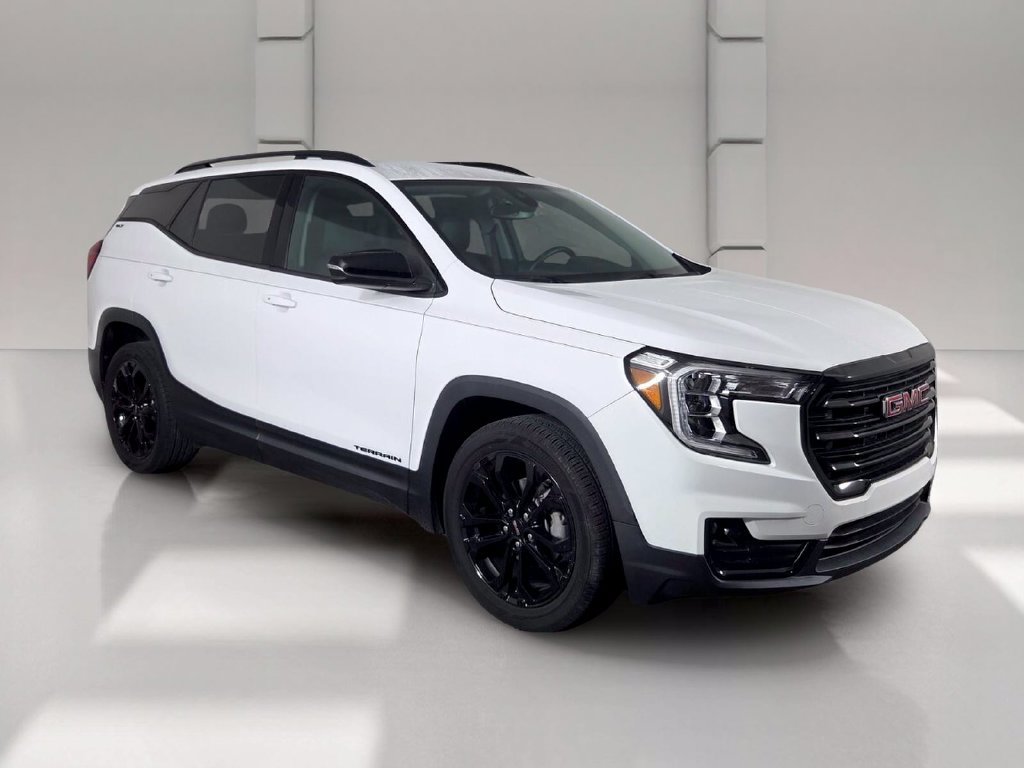 Used 2022 GMC Terrain SLT w/ Elevation Edition FWD image 2