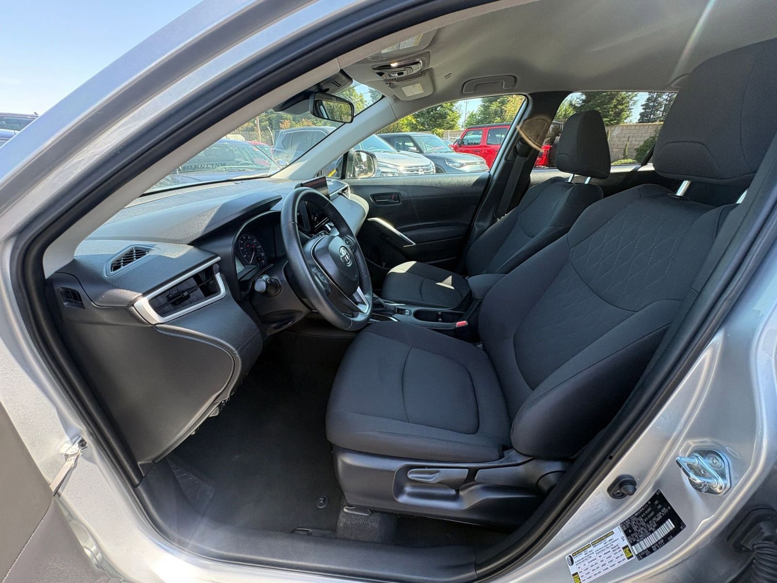 Used 2025 Toyota Corolla Cross LE FWD image 27