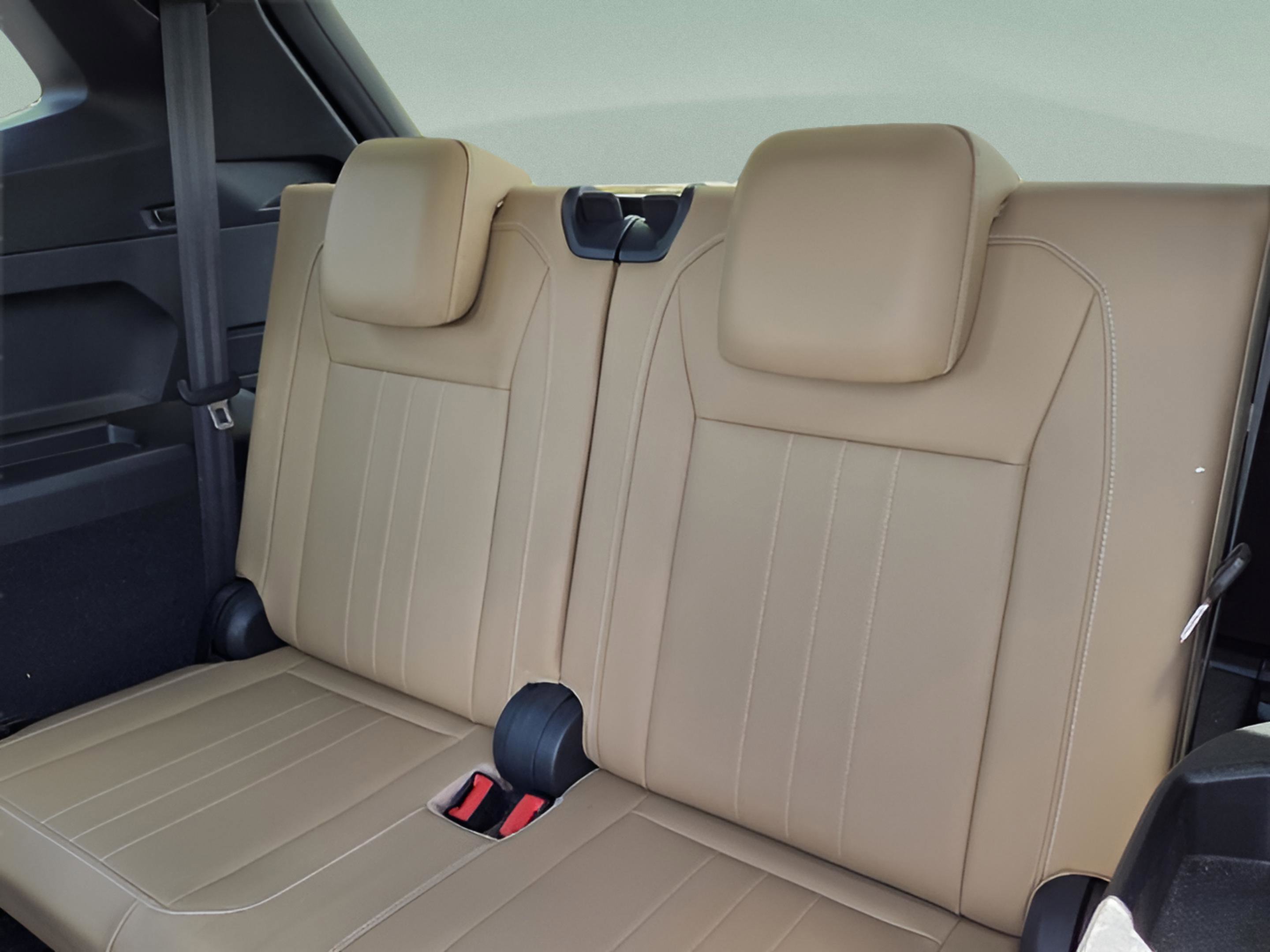 Used 2024 Volkswagen Tiguan SE FWD image 9