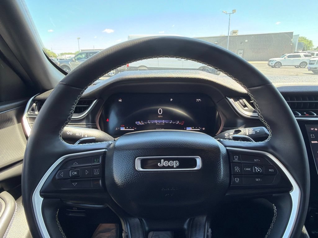 Used 2023 Jeep Grand Cherokee Altitude AWD/4WD image 15