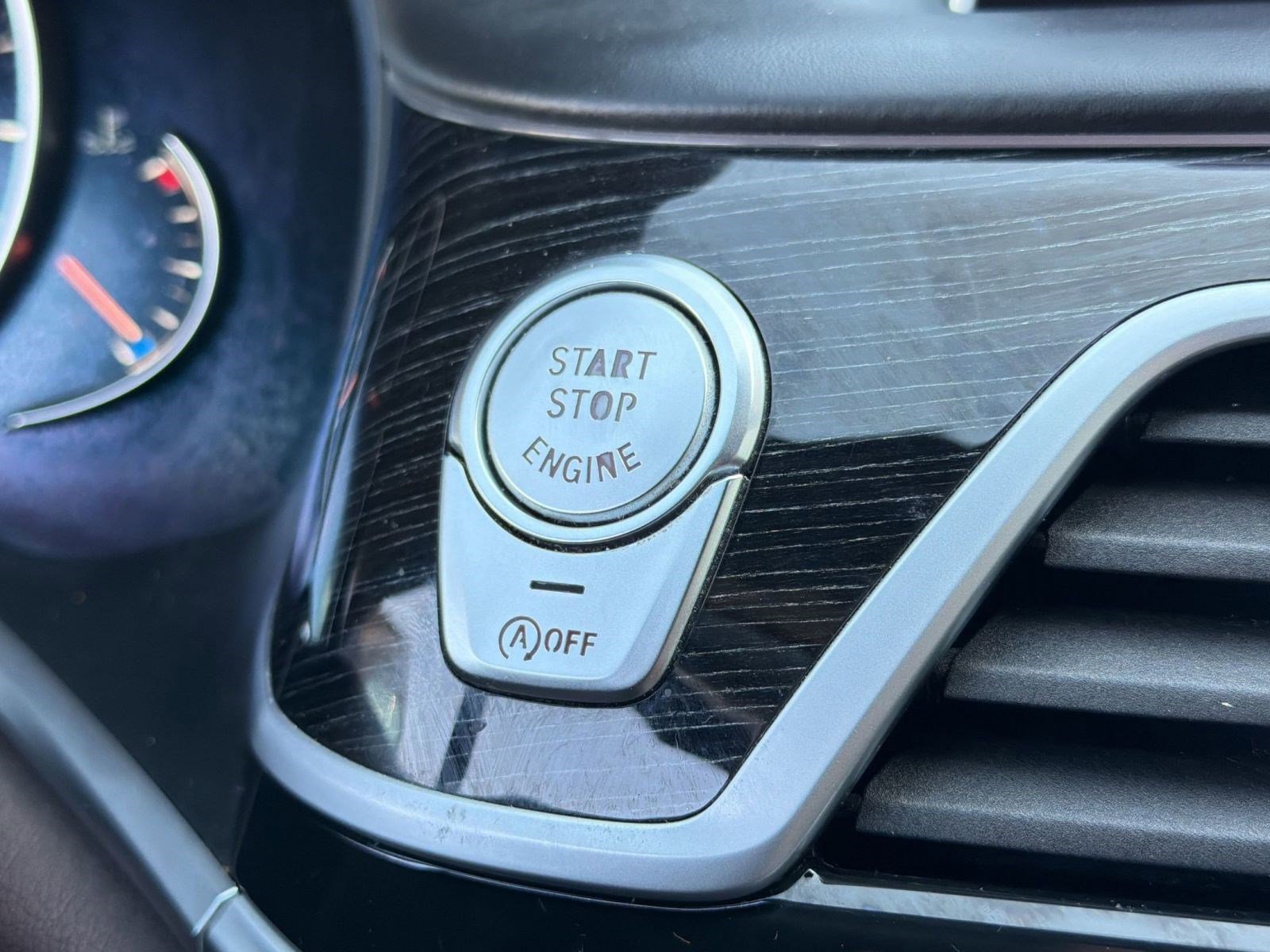 Used 2019 BMW 750i w/ Executive Package RWD image 25