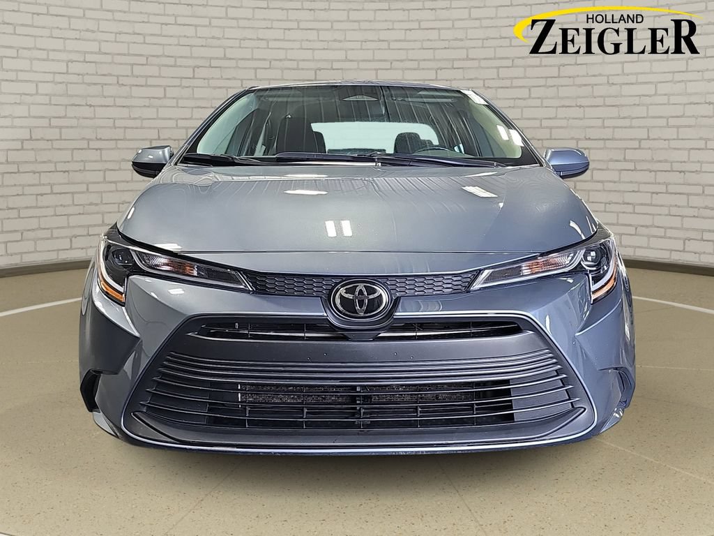 Used 2025 Toyota Corolla LE FWD image 2