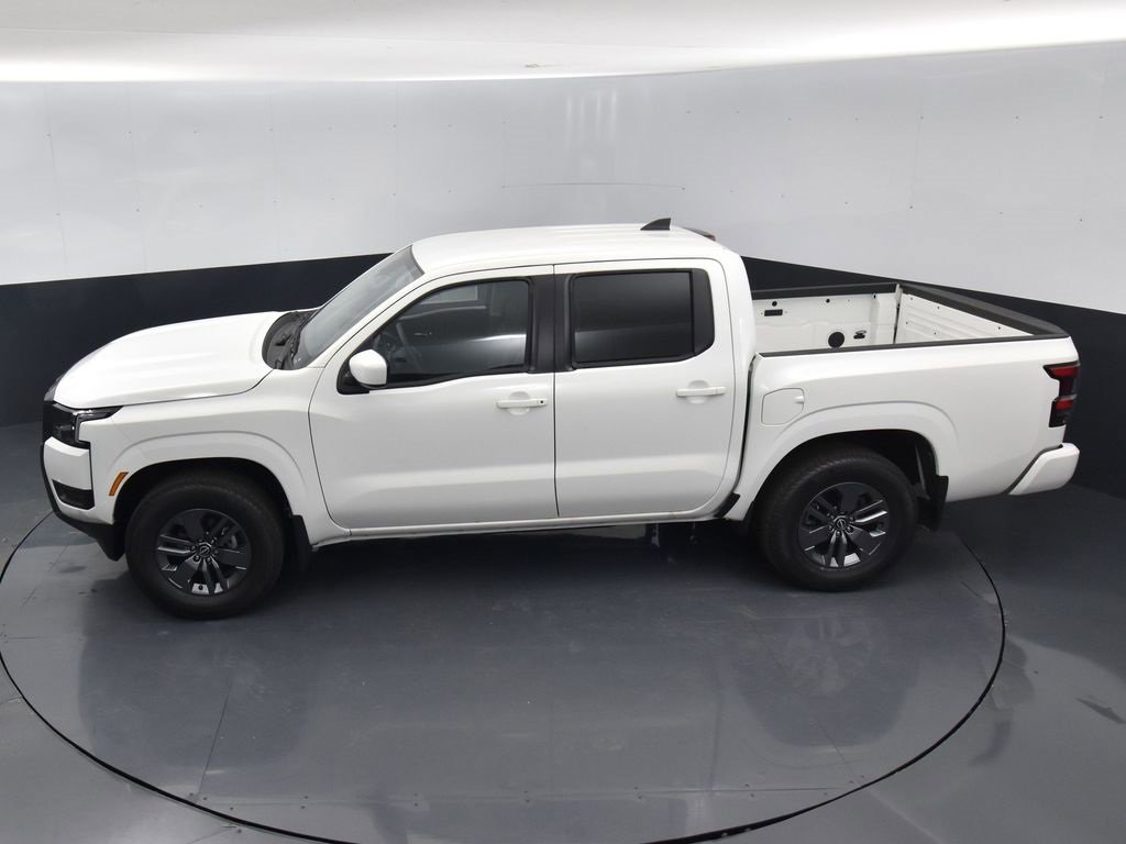 Certified 2025 Nissan Frontier SV image 33