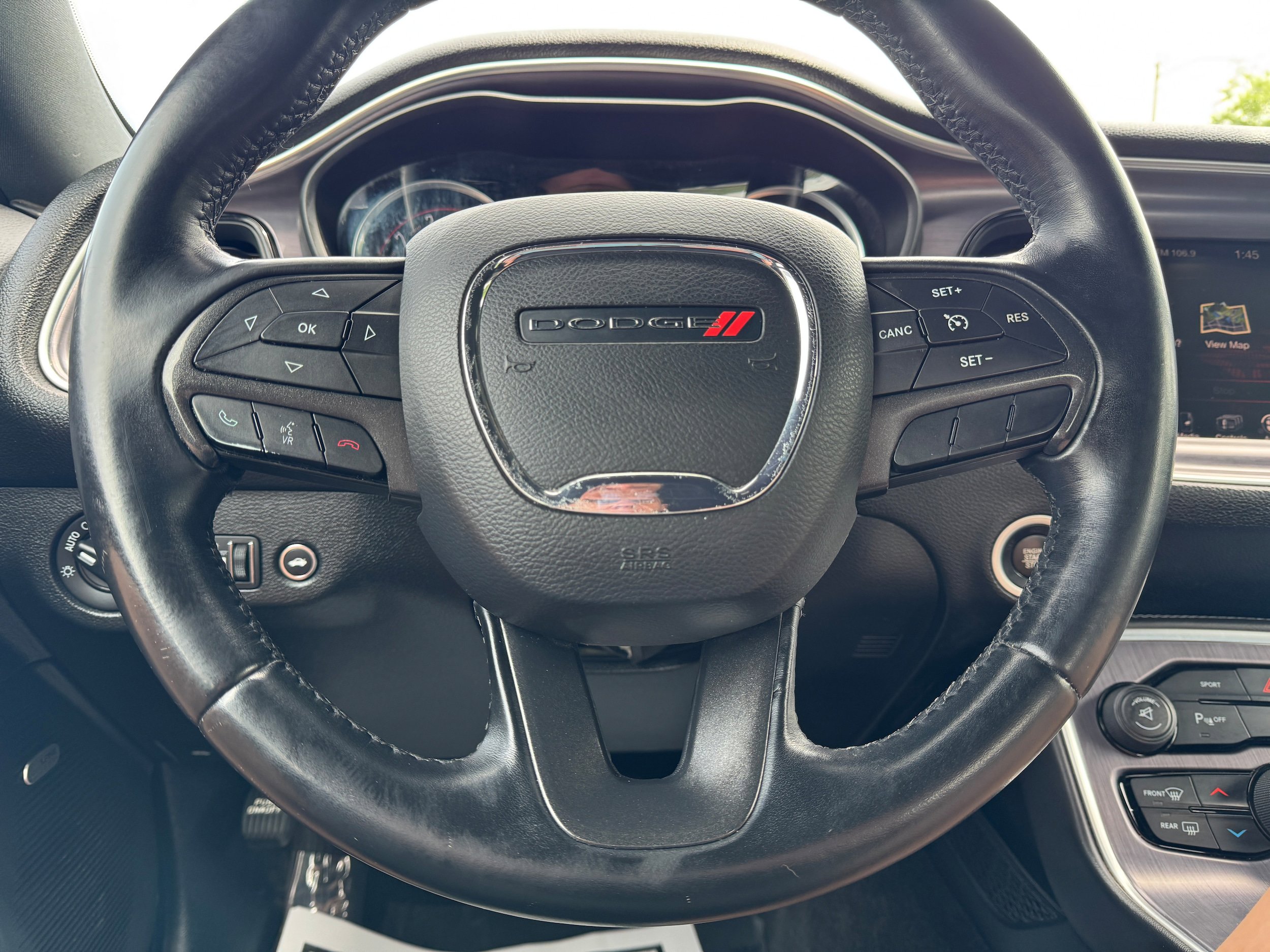 Used 2016 Dodge Challenger SXT w/ Driver Convenience Group RWD image 15