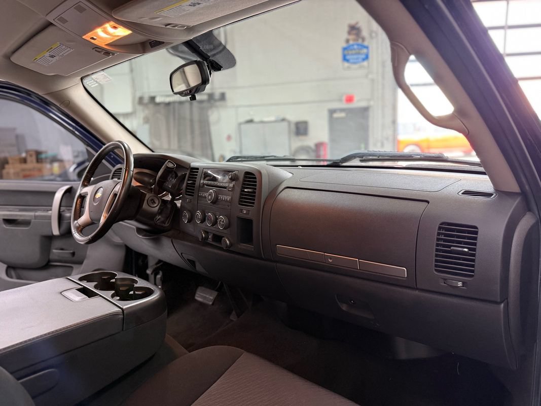Used 2010 Chevrolet Silverado 1500 LT AWD/4WD image 18