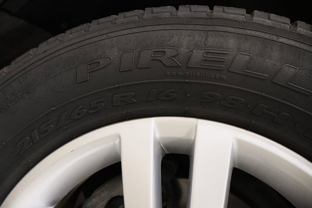 Used 2015 Volkswagen Tiguan S image 33