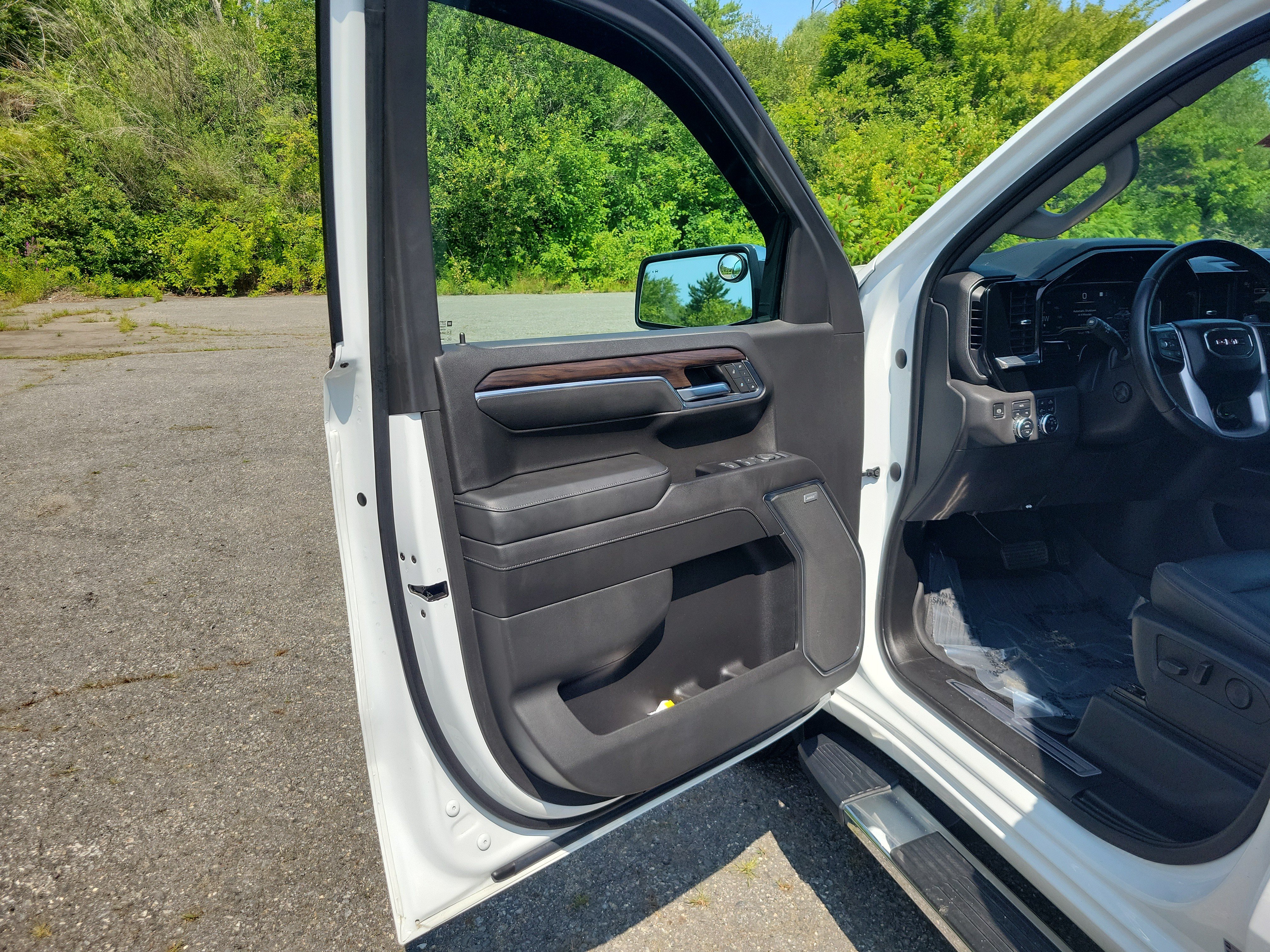 Used 2022 GMC Sierra 1500 SLT w/ SLT Premium Plus Package AWD/4WD image 15