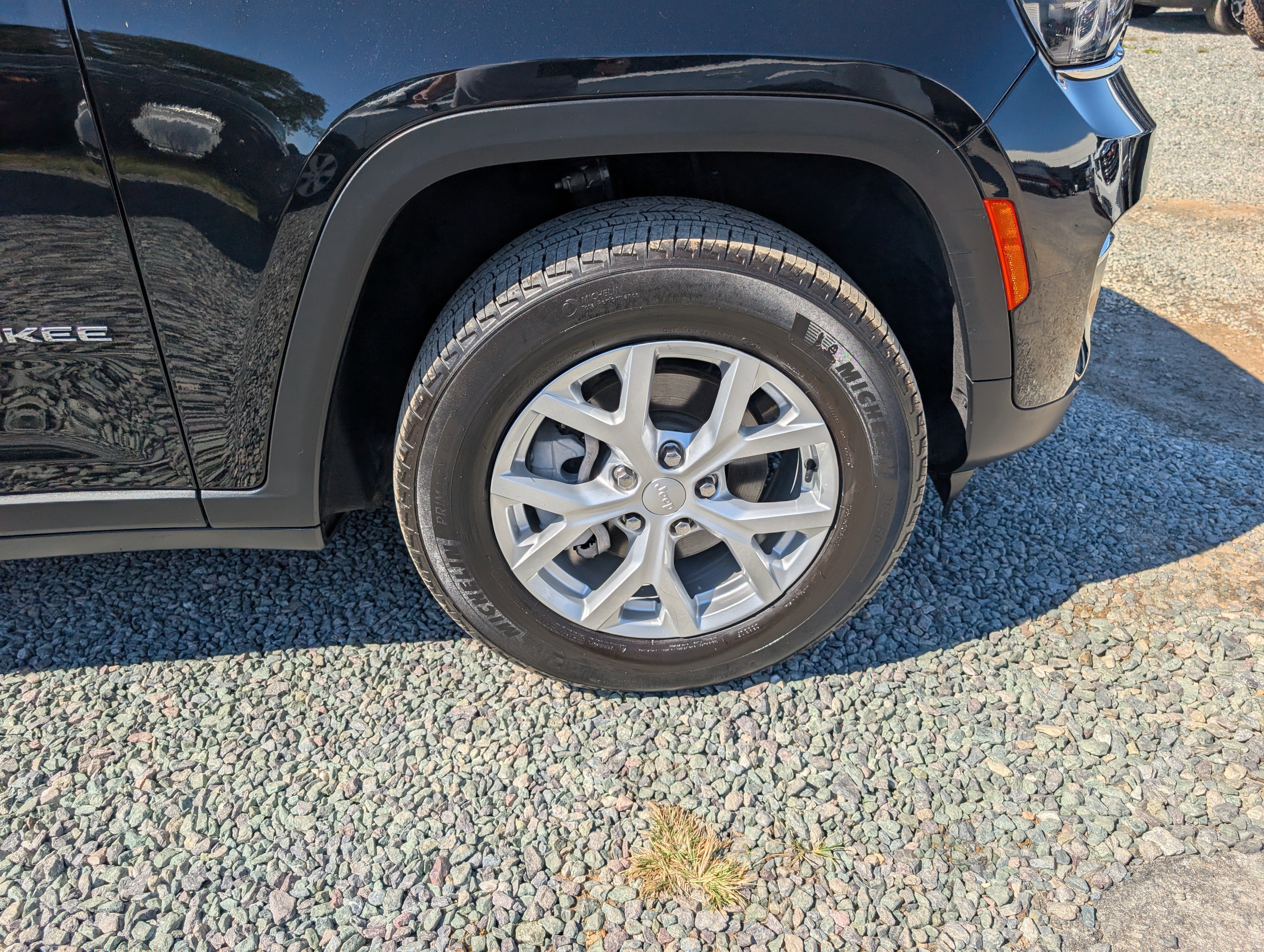 Used 2023 Jeep Grand Cherokee Limited w/ Trailer Tow Prep Group (B) AWD/4WD image 9