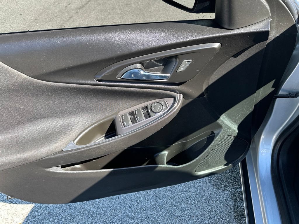 Used 2017 Chevrolet Malibu LT FWD image 18