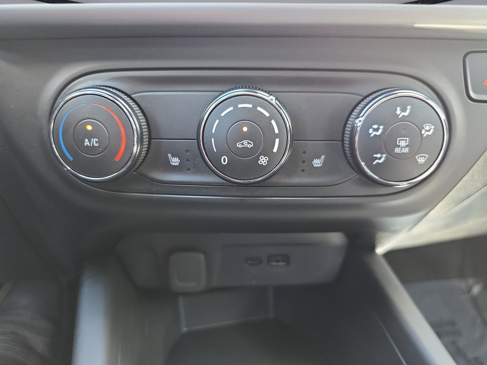 Used 2024 Chevrolet Trax LS w/ LS Convenience Package FWD image 29