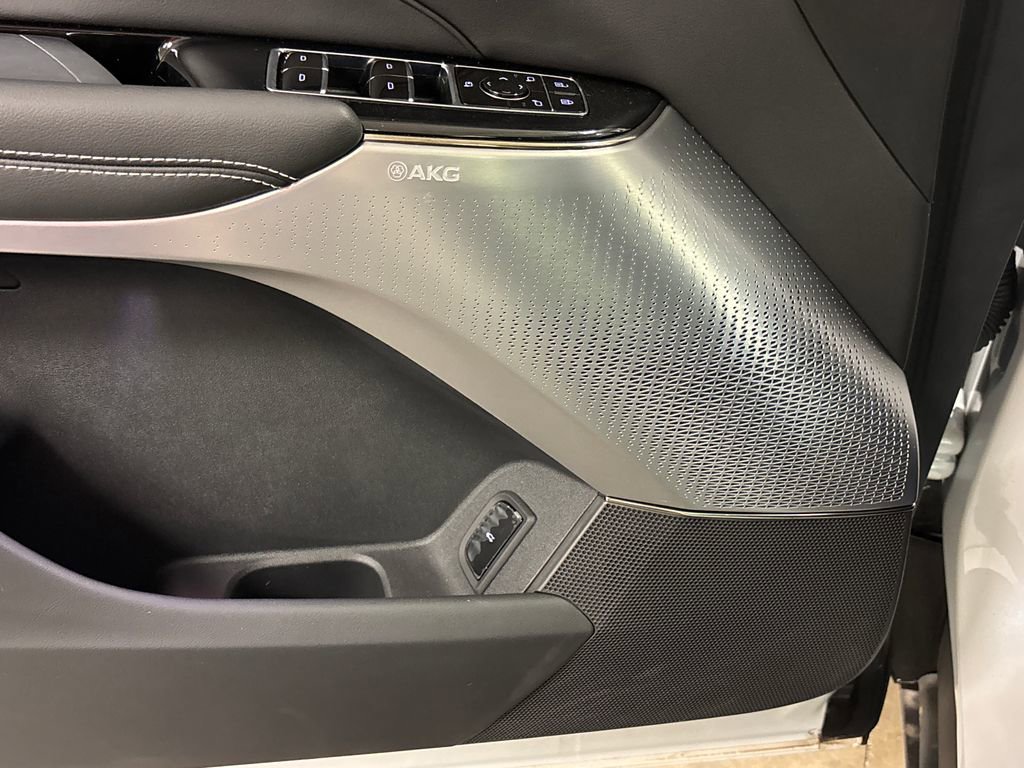 New 2025 Cadillac Lyriq Sport RWD image 25