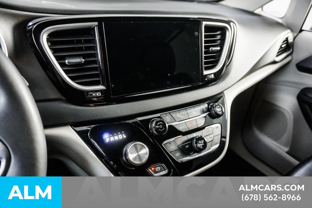 Used 2023 Chrysler Pacifica Touring-L FWD image 33