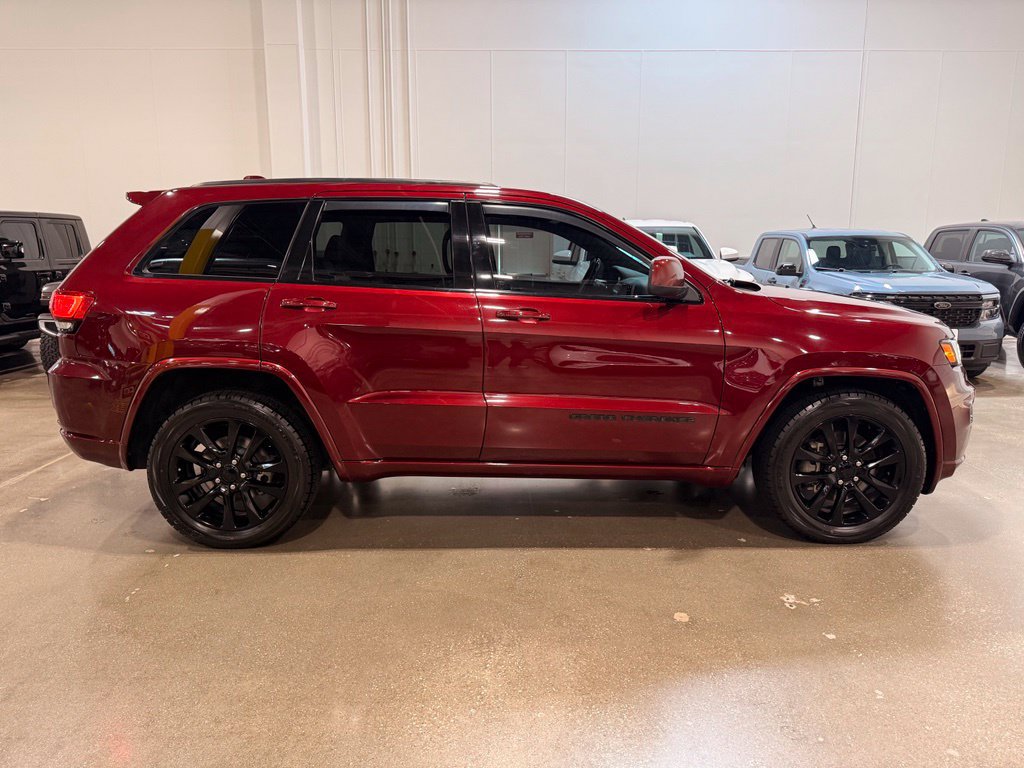 Used 2021 Jeep Grand Cherokee Laredo X RWD image 4