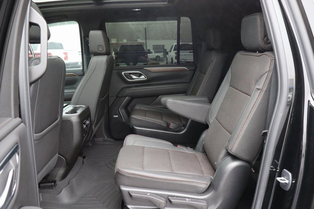 Used 2023 Chevrolet Suburban High Country image 17
