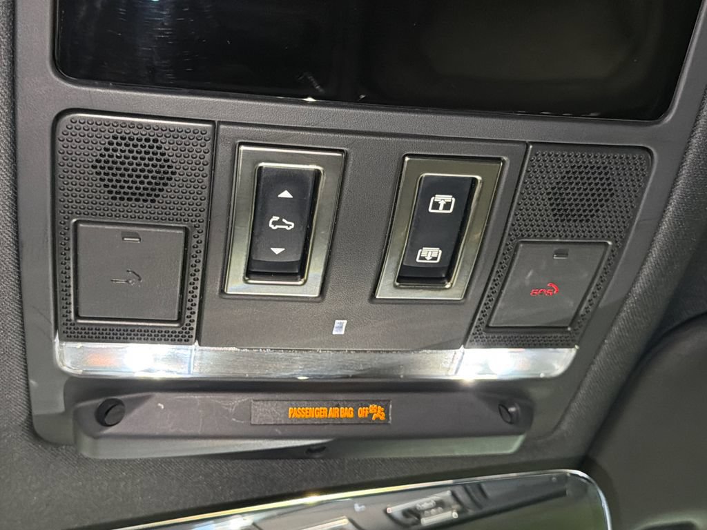 Used 2024 Land Rover Defender 130 X-Dynamic SE AWD/4WD image 32