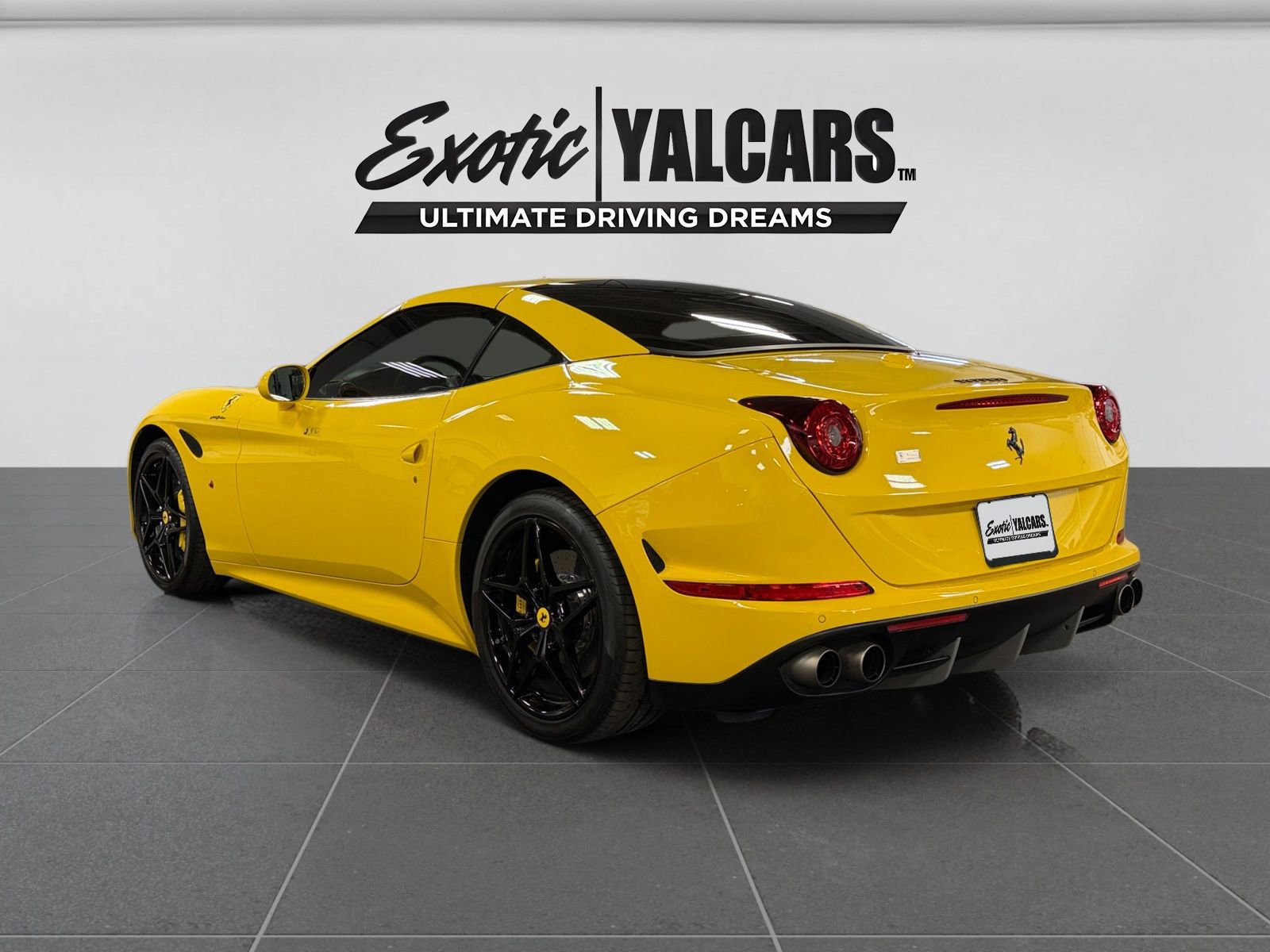 Used 2015 Ferrari California T image 3