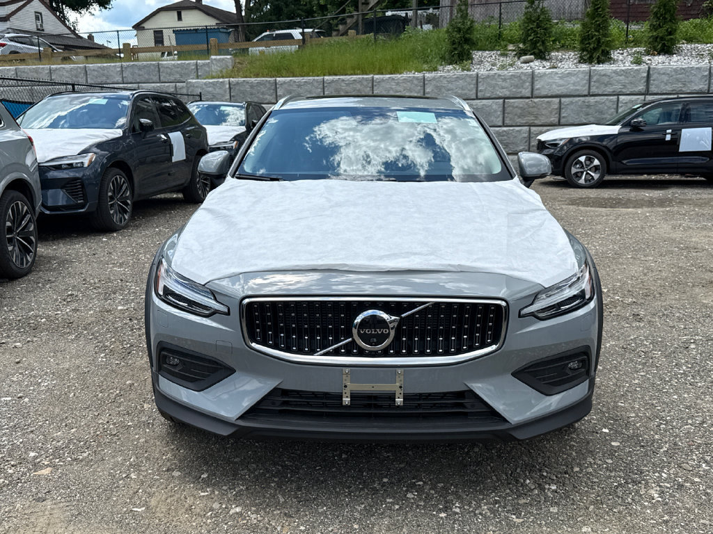 New 2026 Volvo V60 B5 Cross Country Plus w/ Climate Package AWD/4WD image 6