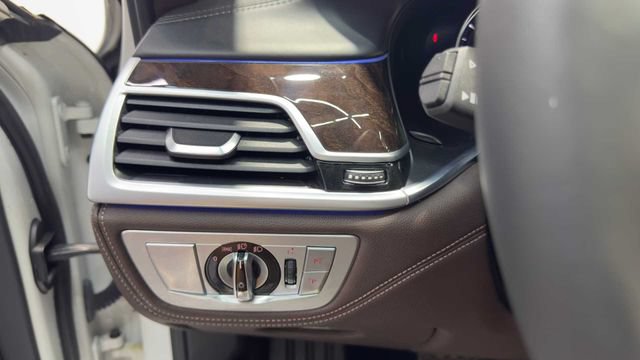 Used 2019 BMW 750i w/ Autobahn Package RWD image 29