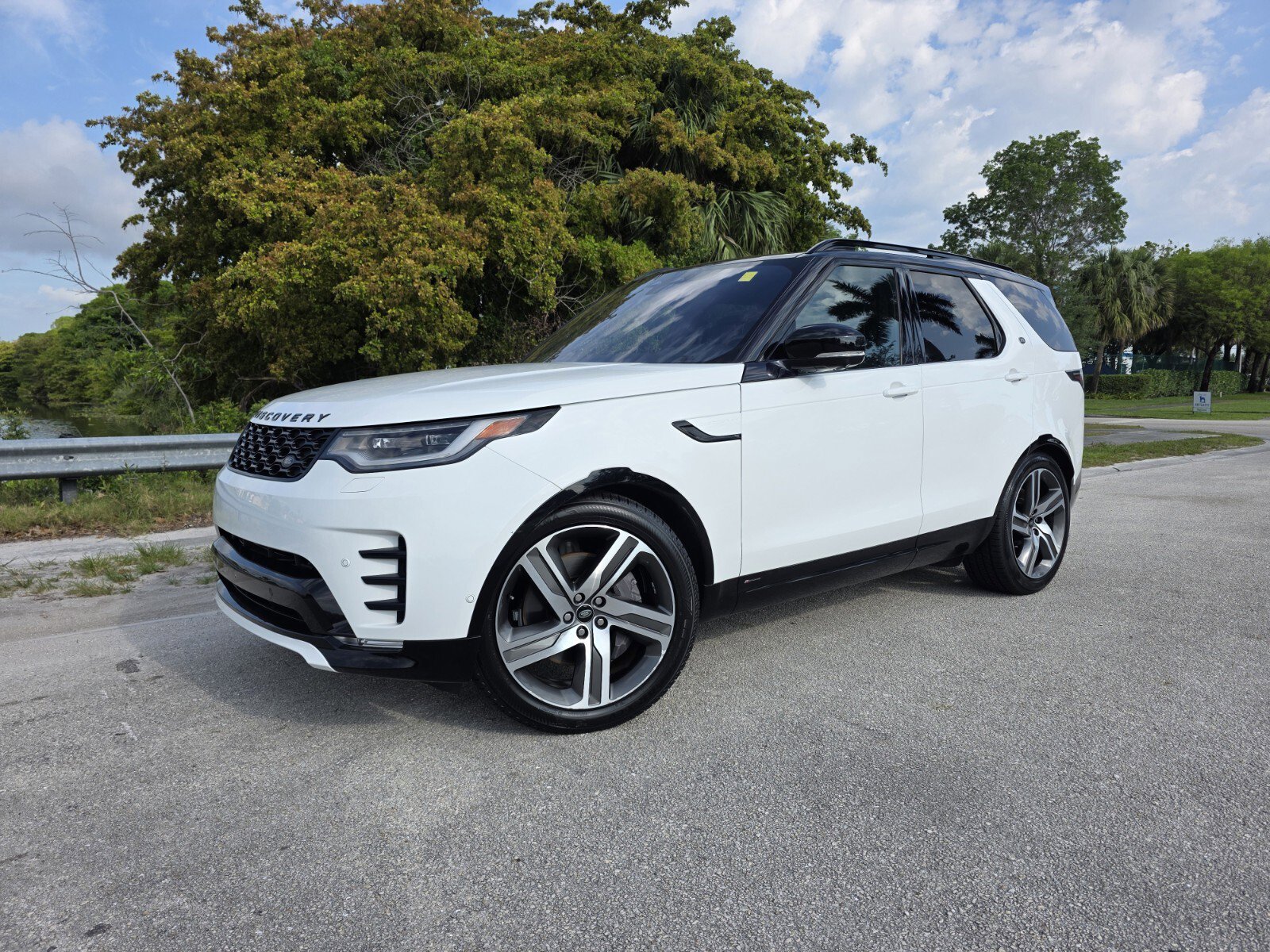 Used 2022 Land Rover Discovery HSE R-Dynamic