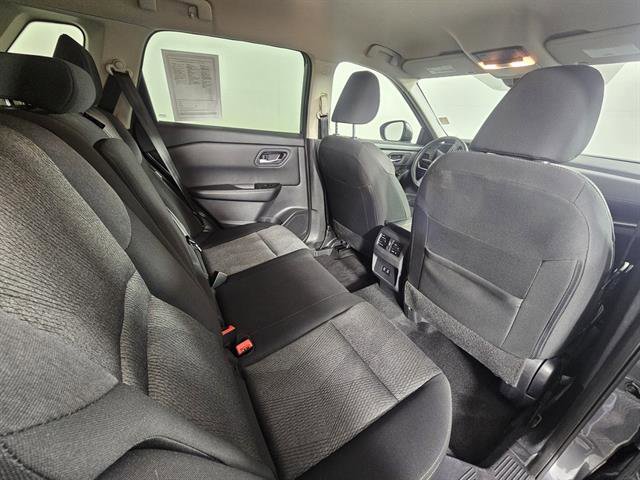Used 2025 Nissan Rogue SV image 18