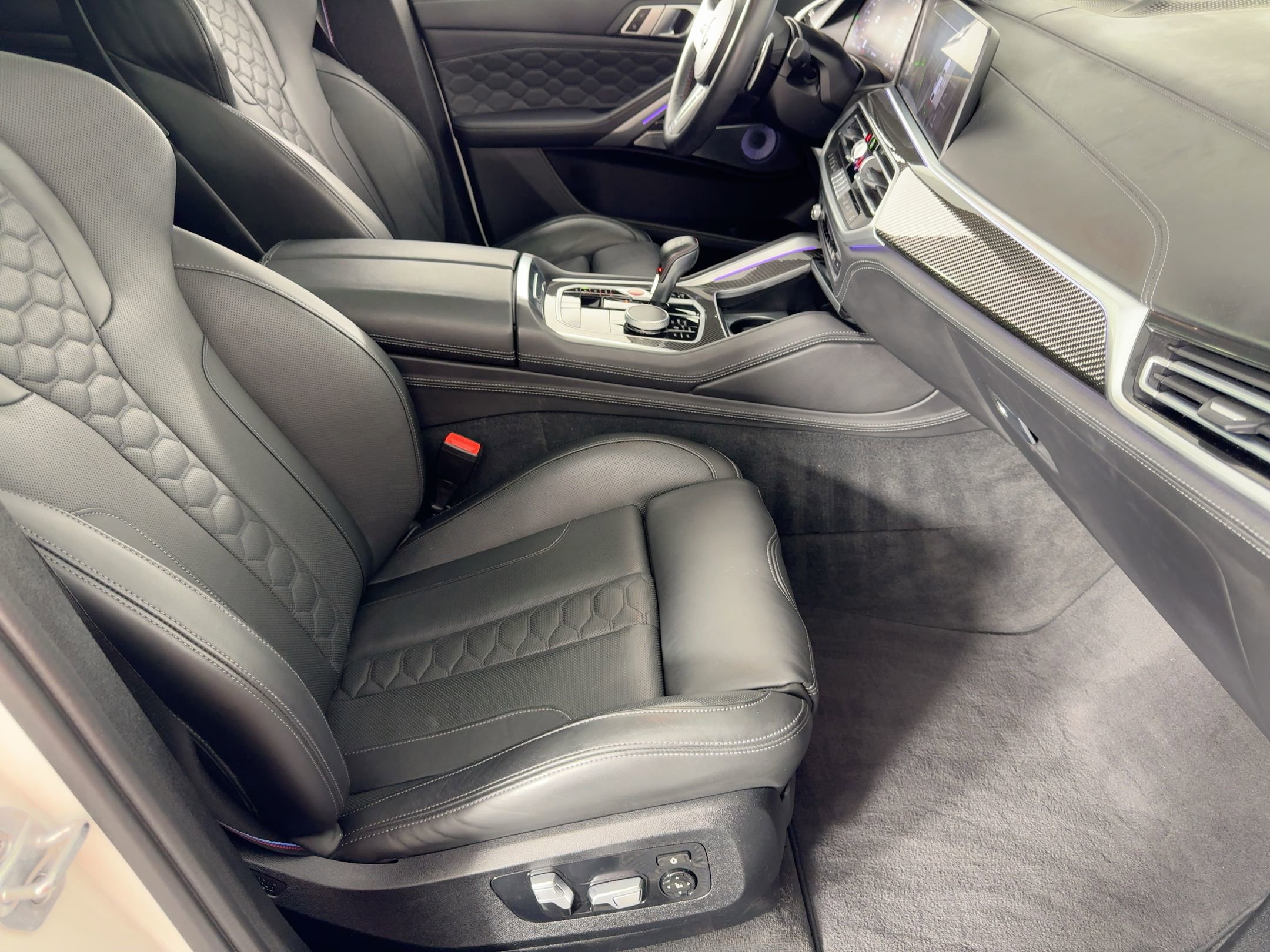 Used 2021 BMW X6 M w/ Competition Package image 30