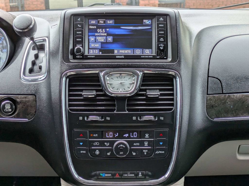 Used 2013 Chrysler Town & Country Limited w/ Luxury Group image 18