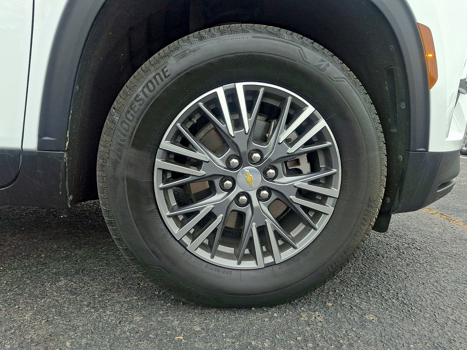Used 2024 Chevrolet Traverse LT w/ LPO, Floor Liner Package AWD/4WD image 9