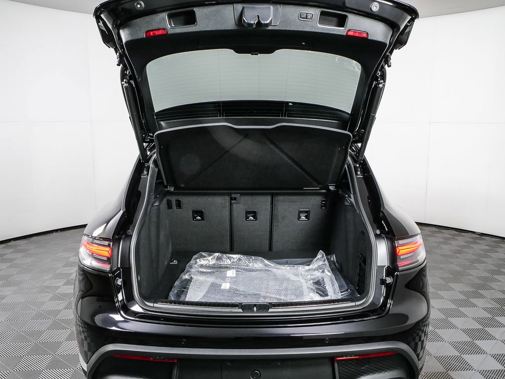 New 2026 Porsche Macan AWD/4WD image 33