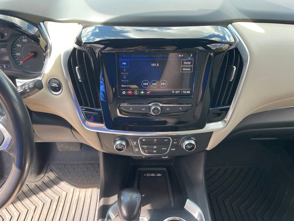 Used 2022 Chevrolet Traverse LT FWD image 22