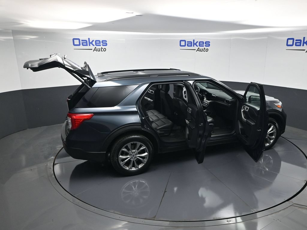 Used 2022 Ford Explorer XLT w/ Equipment Group 202A AWD/4WD image 59