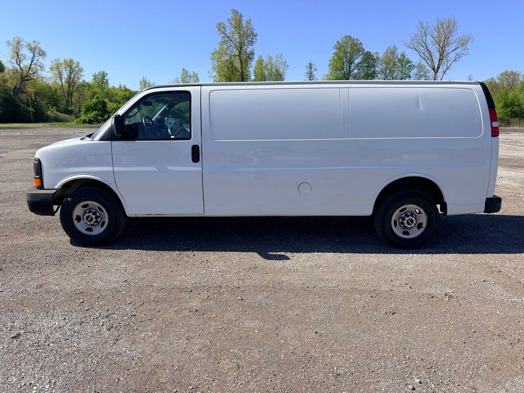 Used 2017 GMC Savana 3500 Extended RWD image 5