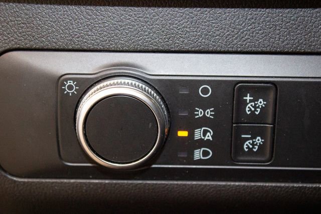 Used 2020 Ford Escape SE image 32