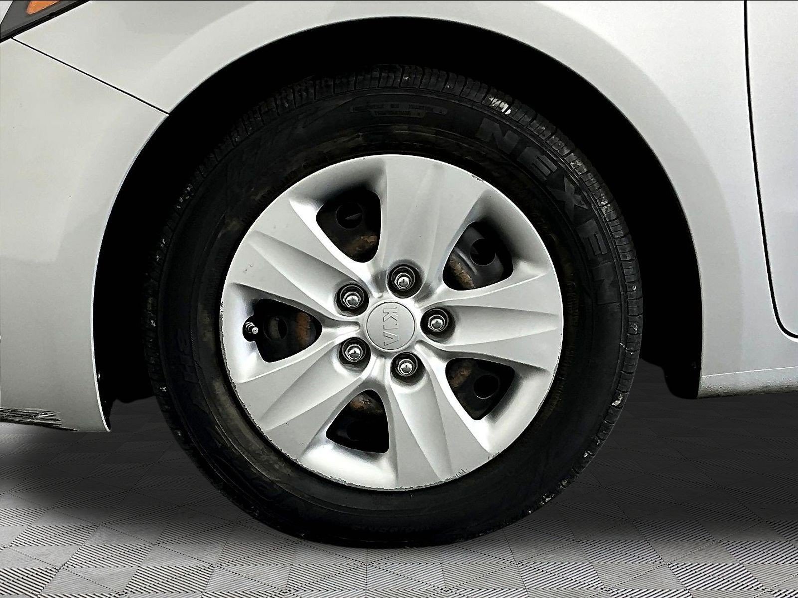 Used 2017 Kia Forte LX FWD image 27