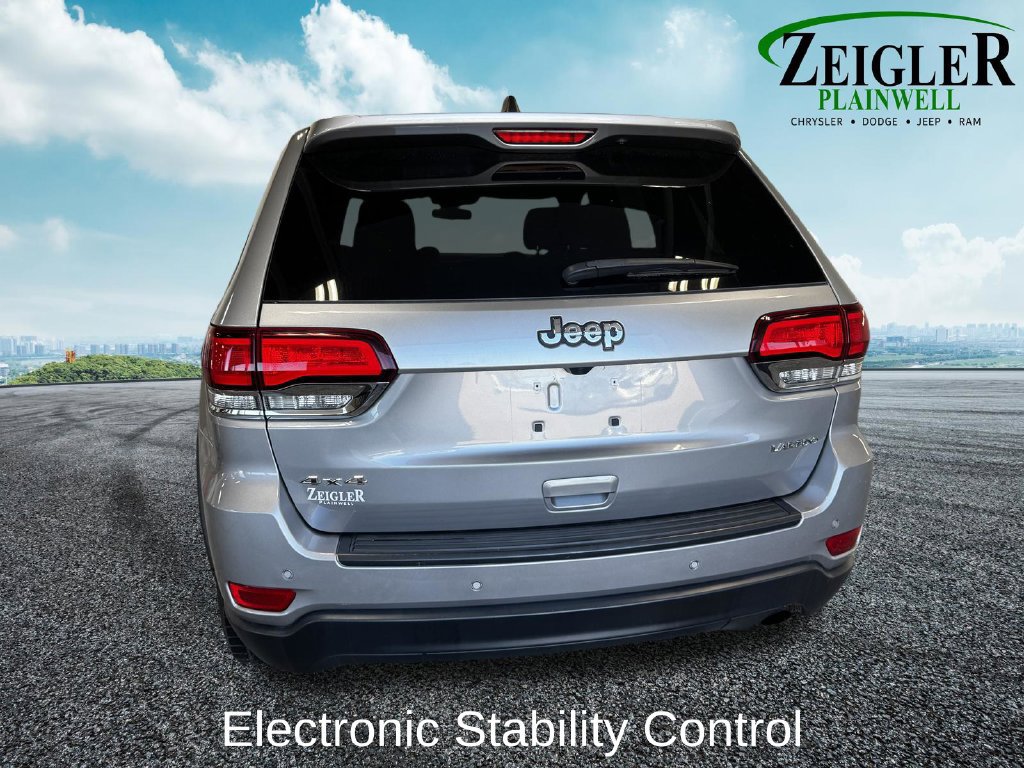 Used 2021 Jeep Grand Cherokee Laredo AWD/4WD image 4