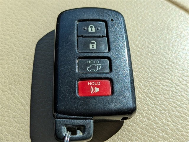 Used 2016 Toyota Highlander XLE image 30