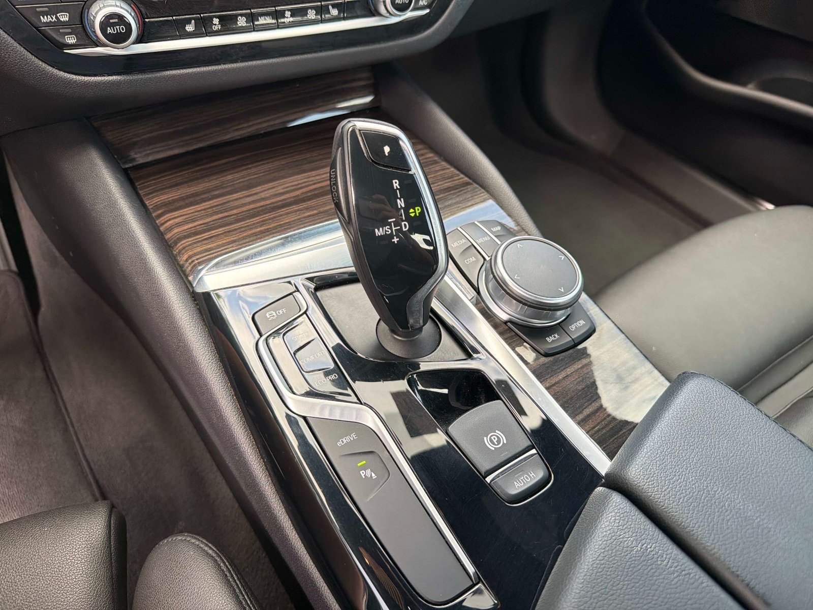 Used 2018 BMW 530e xDrive AWD/4WD image 22