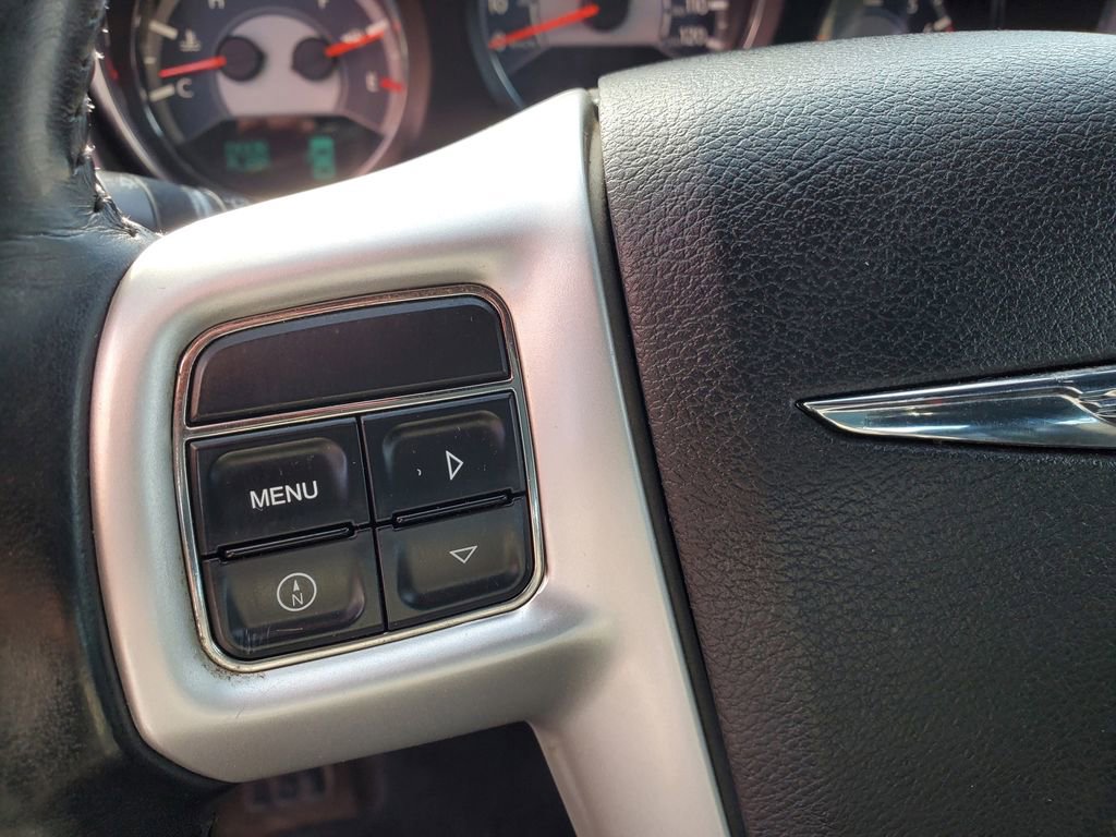 Used 2013 Chrysler 200 Limited image 11