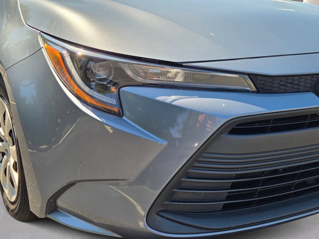Used 2025 Toyota Corolla LE FWD image 2