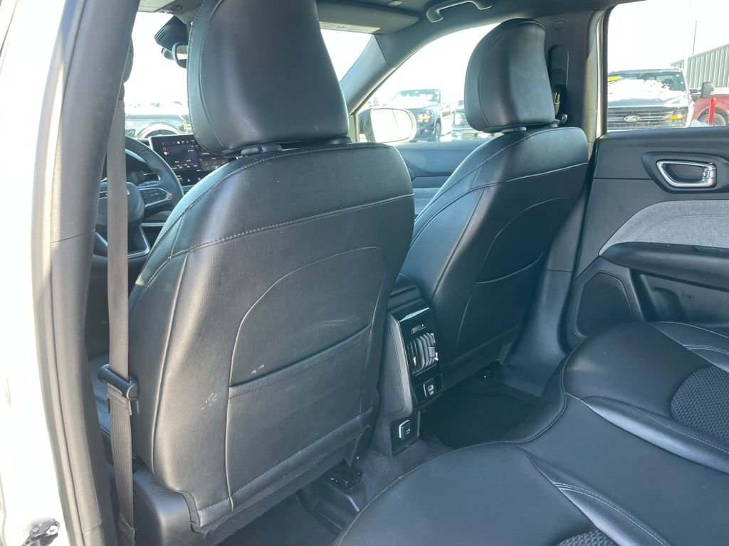 Used 2024 Jeep Compass Latitude image 48