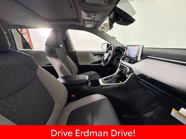 Certified 2025 Toyota RAV4 XLE w/ Convenience Package FWD image 25