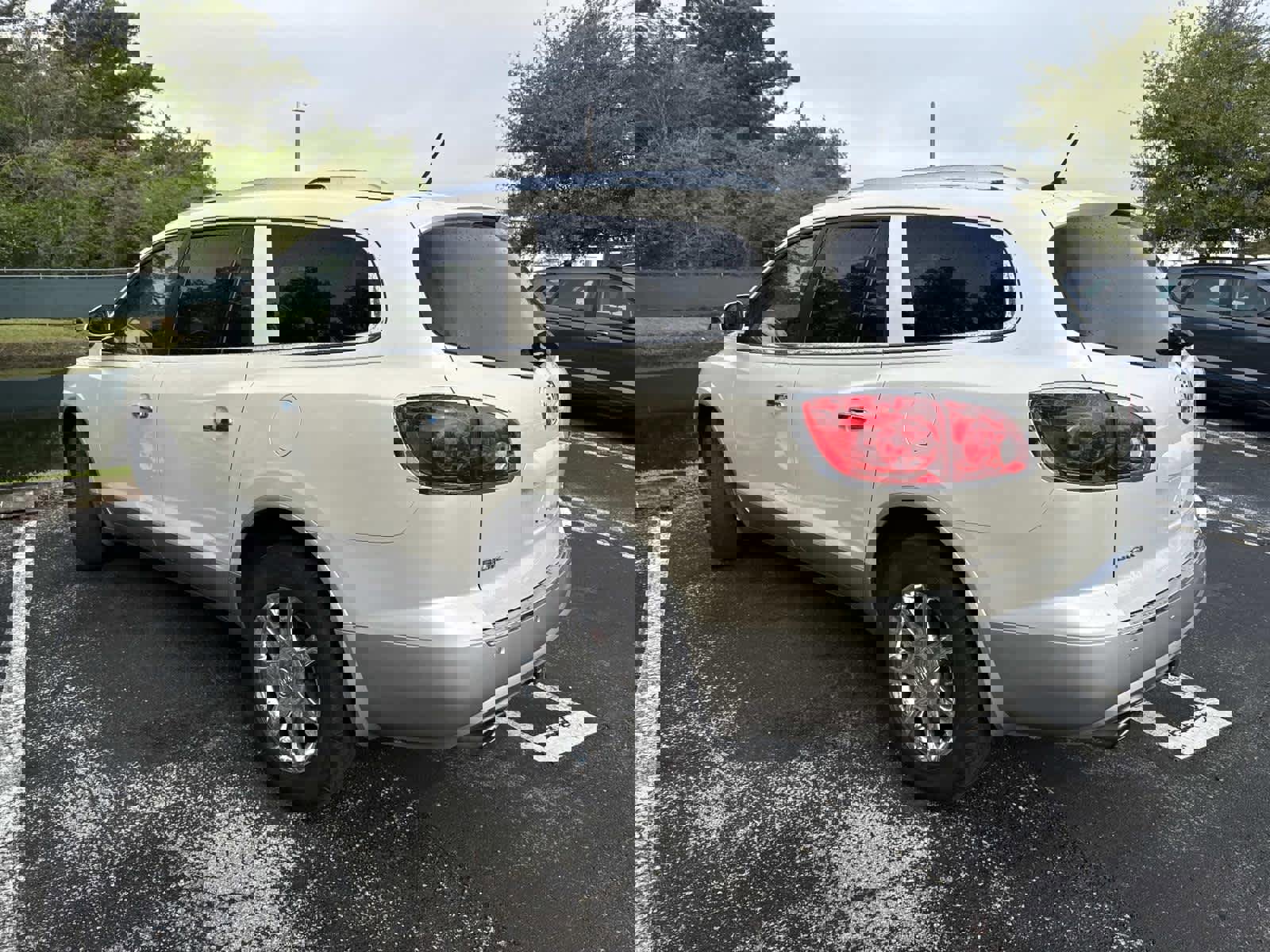 Used 2009 Buick Enclave CXL w/ Entertainment Package #3 image 3