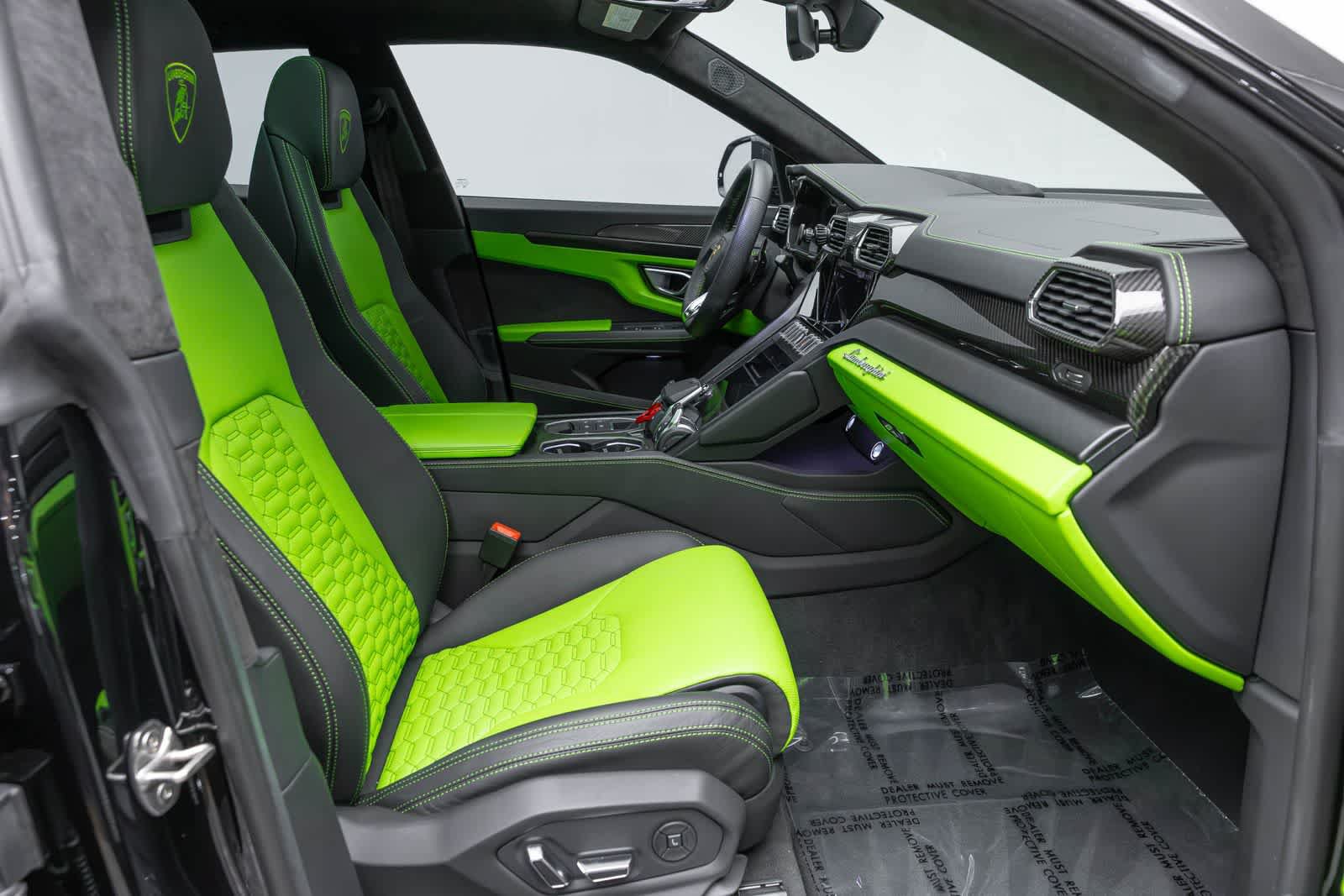 Used 2022 Lamborghini Urus AWD/4WD image 12