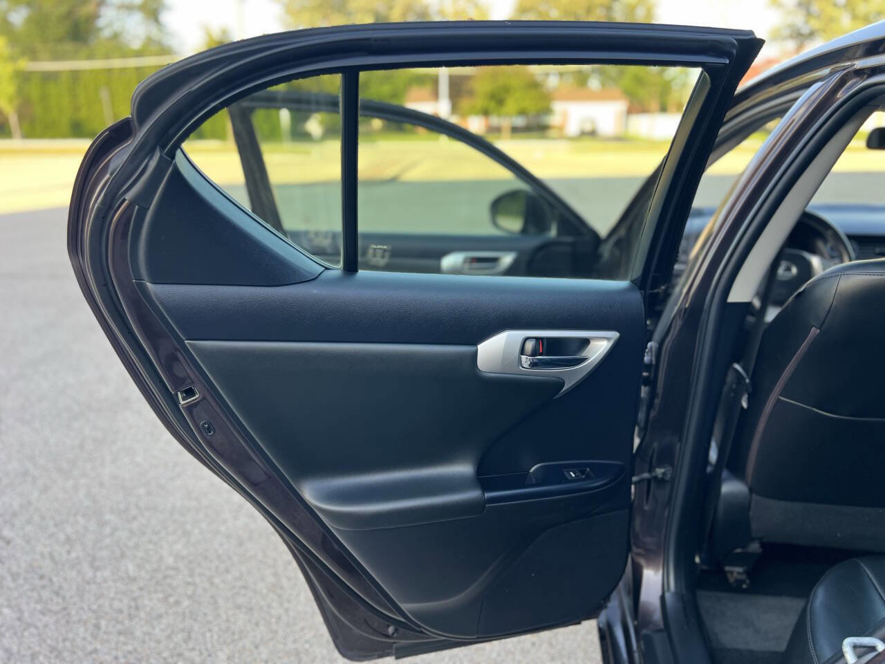 Used 2011 Lexus CT 200h Premium image 14