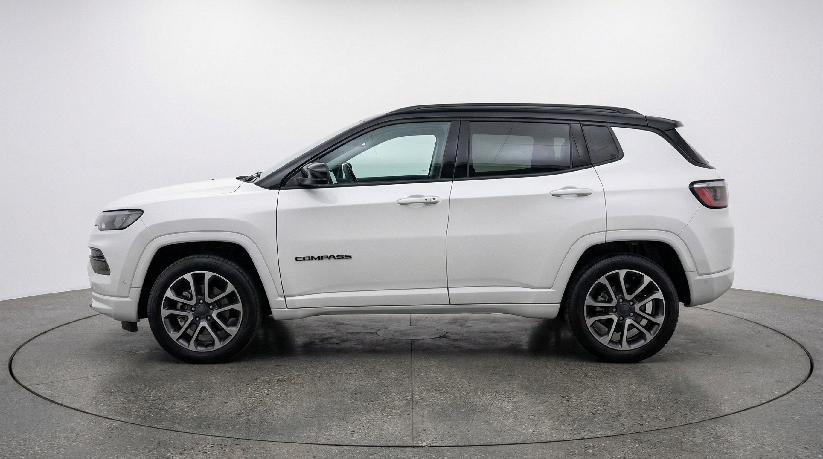 Used 2025 Jeep Compass Trailhawk image 5