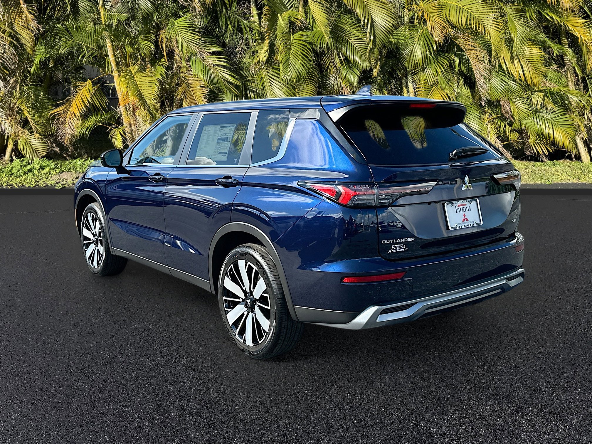 New 2025 Mitsubishi Outlander SE image 3